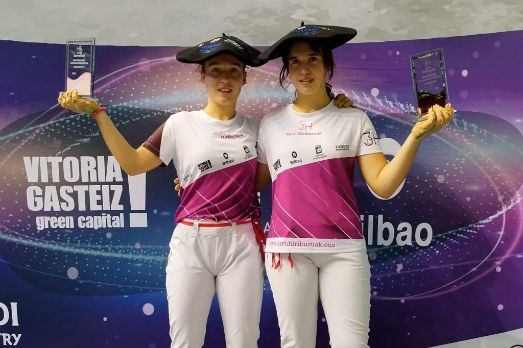 Las hermanas Galeano, Aramendi-Etxaniz y Monje-Elorza completan el palmarés del torneo Hiru Hiriburuak